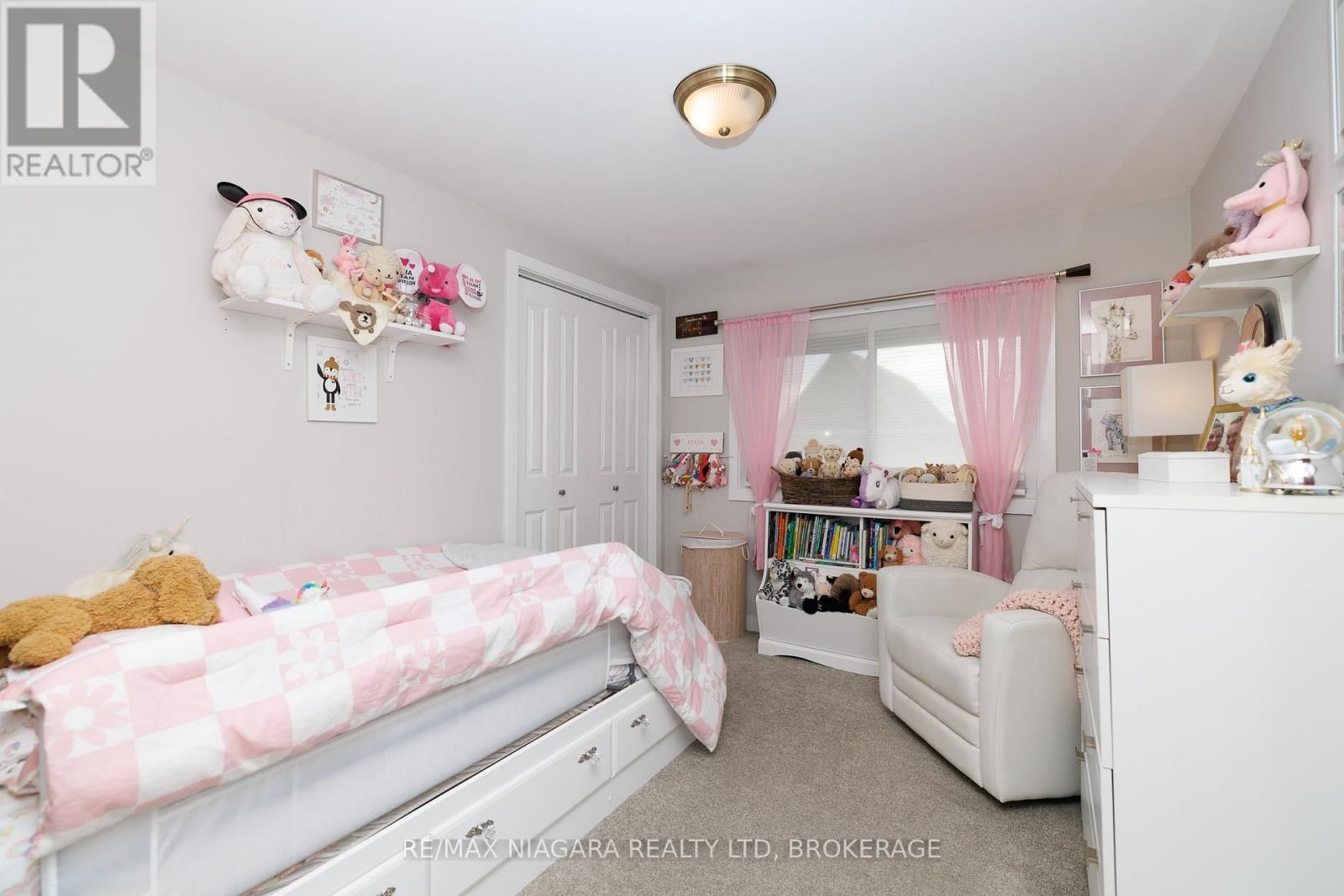 1 ROYAL HENLEY BOULEVARD Image 17