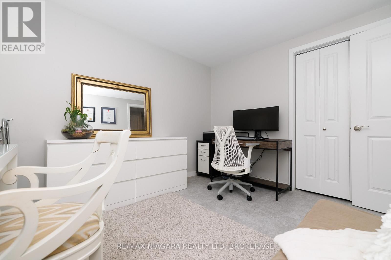 1 ROYAL HENLEY BOULEVARD Image 19