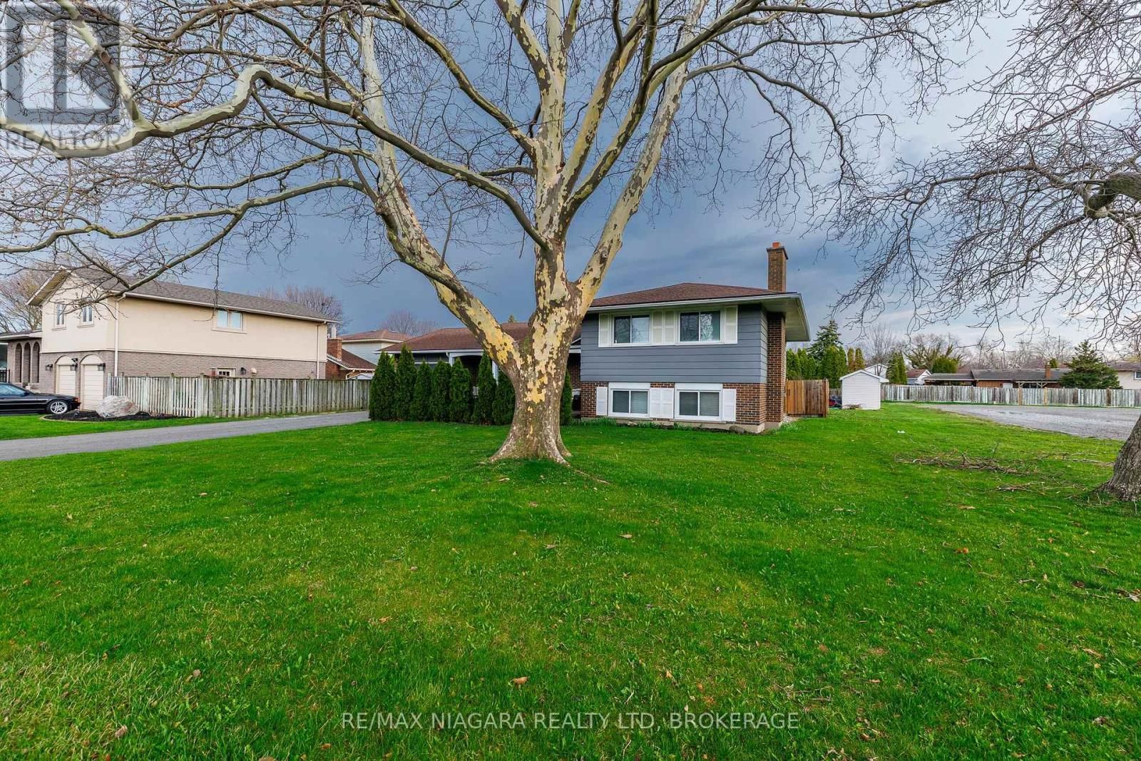 1 ROYAL HENLEY BOULEVARD Image 2