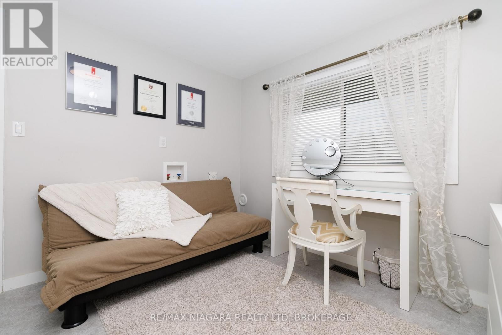 1 ROYAL HENLEY BOULEVARD Image 20