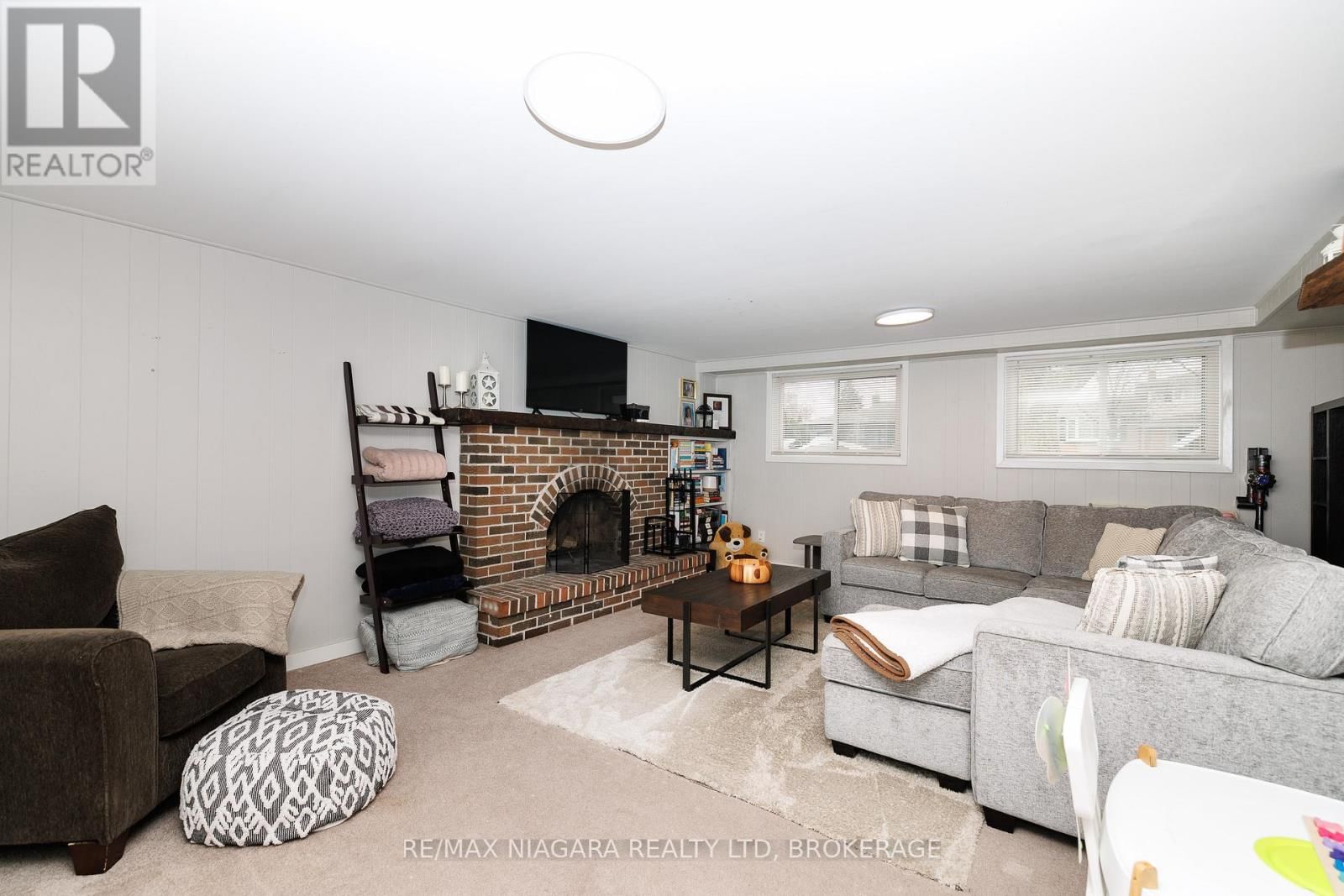 1 ROYAL HENLEY BOULEVARD Image 25