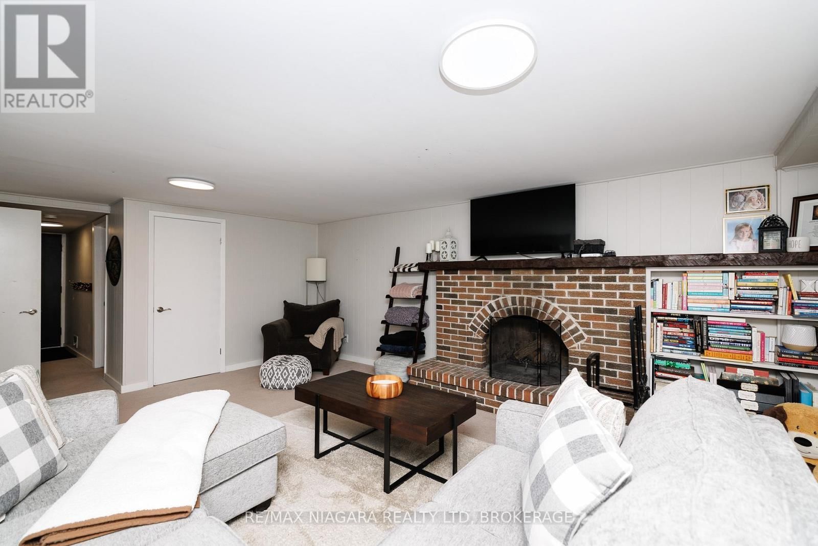 1 ROYAL HENLEY BOULEVARD Image 26