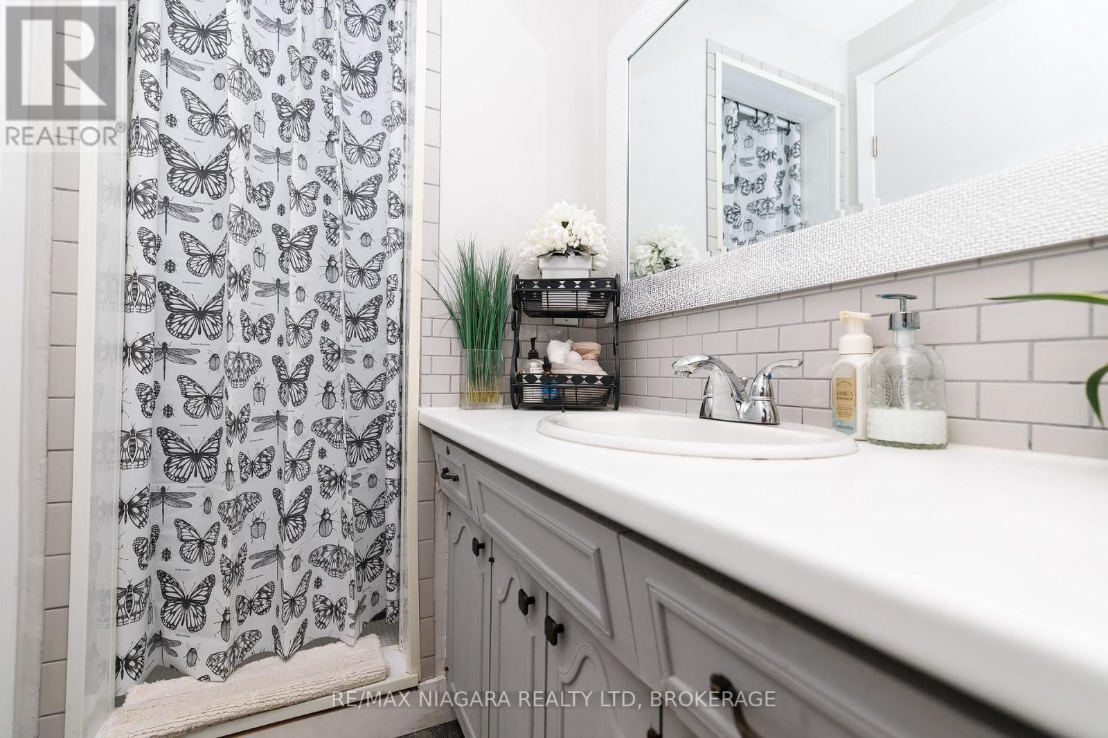 1 ROYAL HENLEY BOULEVARD Image 28