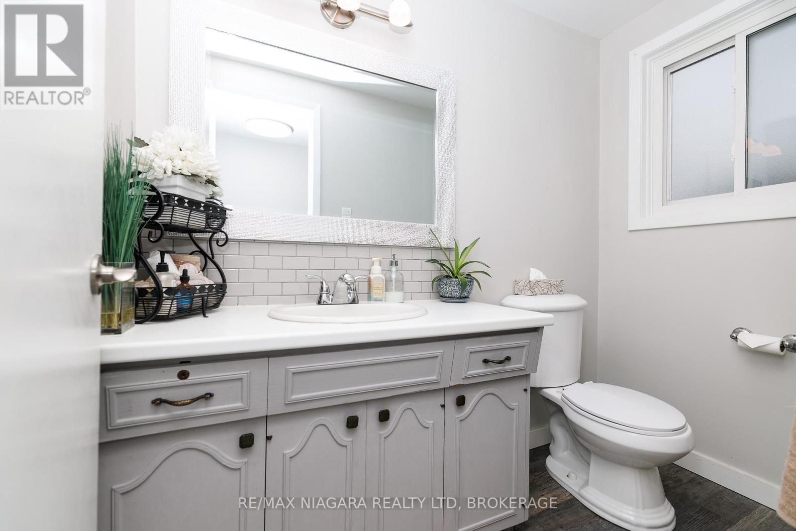 1 ROYAL HENLEY BOULEVARD Image 29