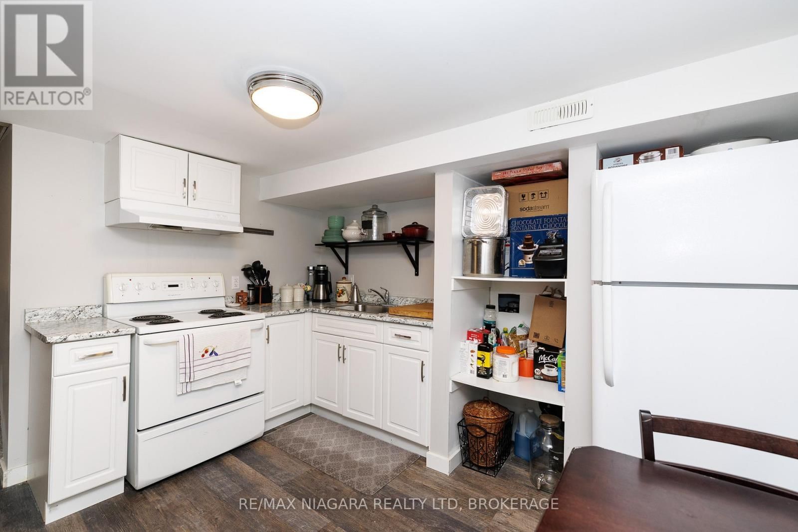 1 ROYAL HENLEY BOULEVARD Image 31