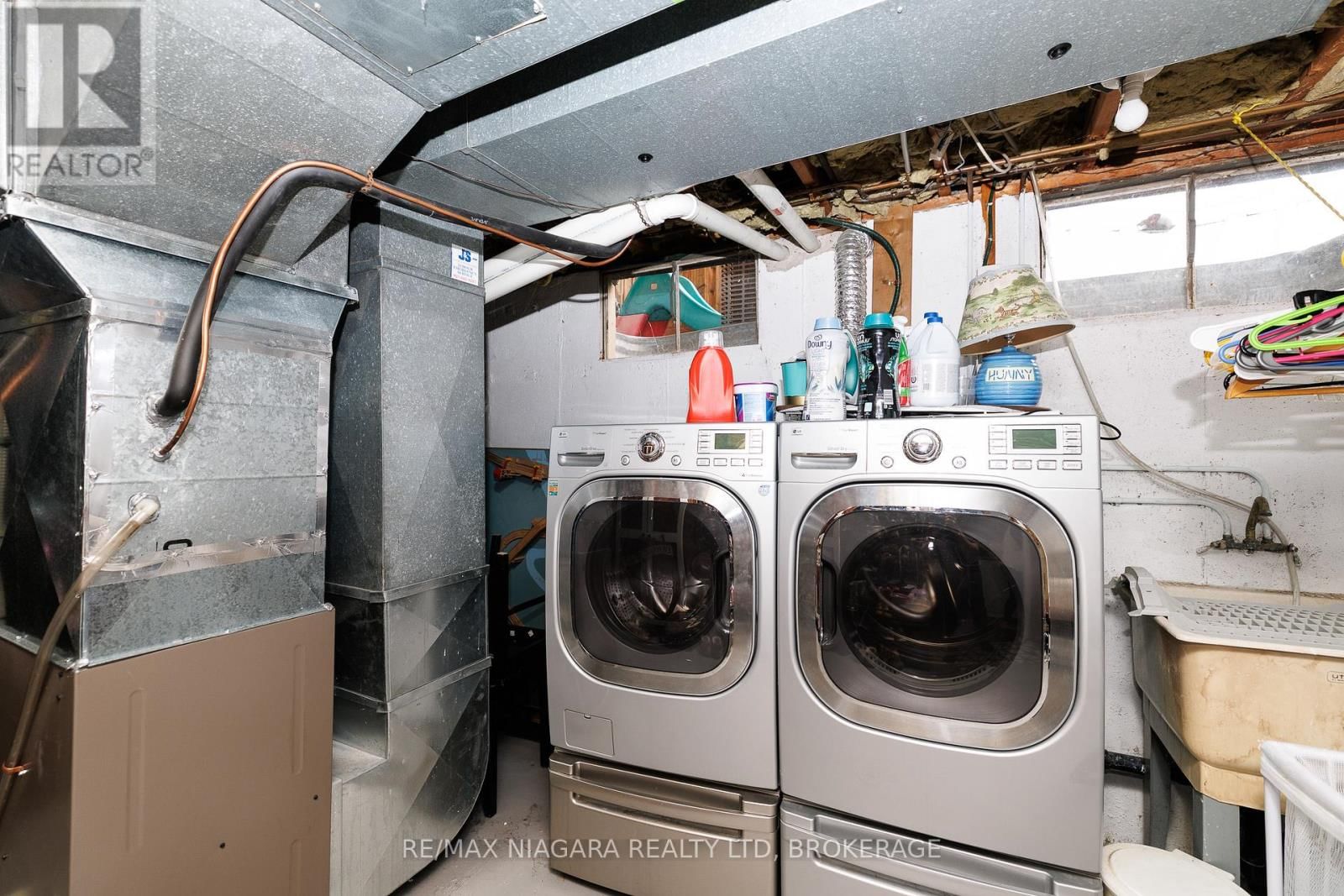 1 ROYAL HENLEY BOULEVARD Image 33