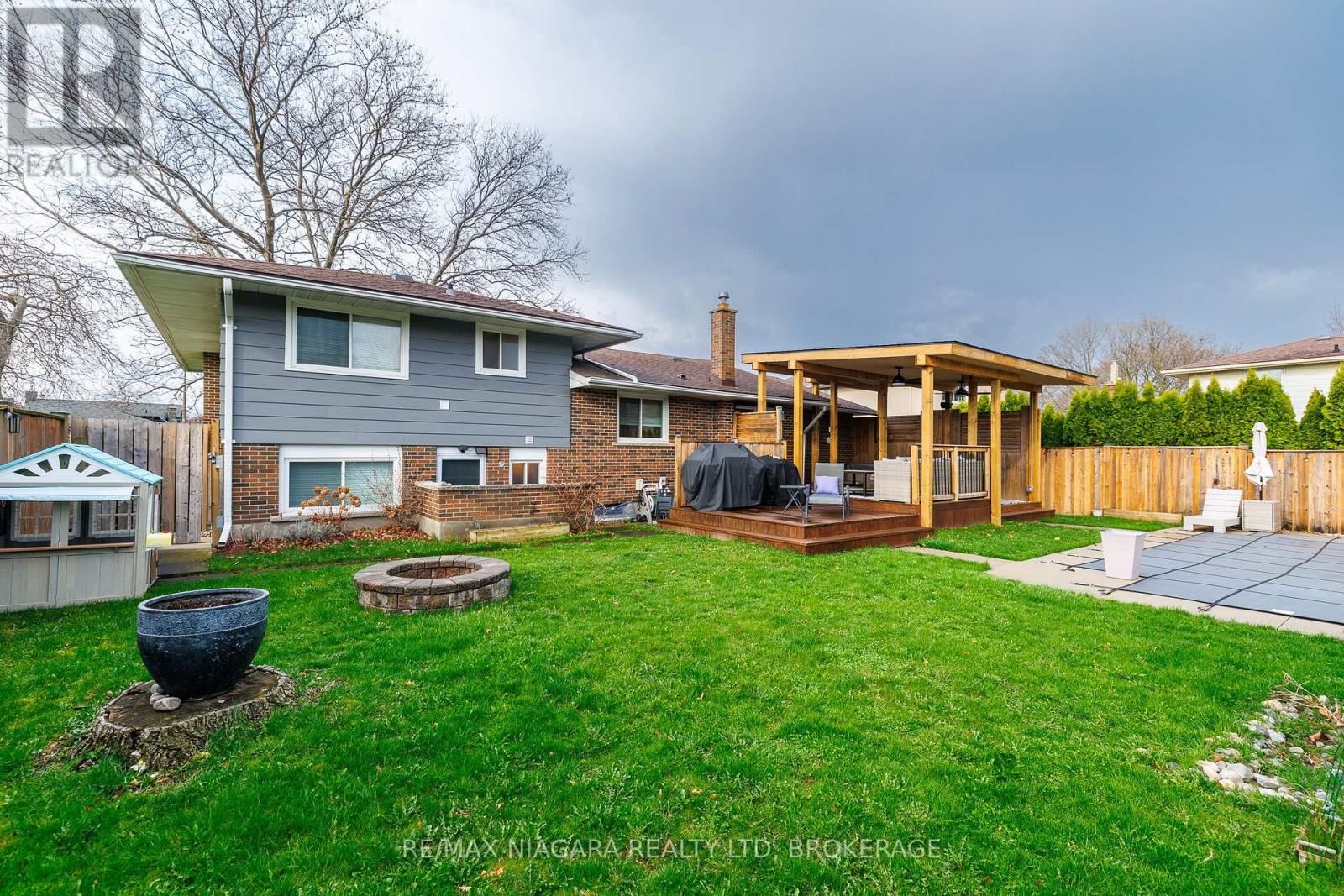 1 ROYAL HENLEY BOULEVARD Image 34