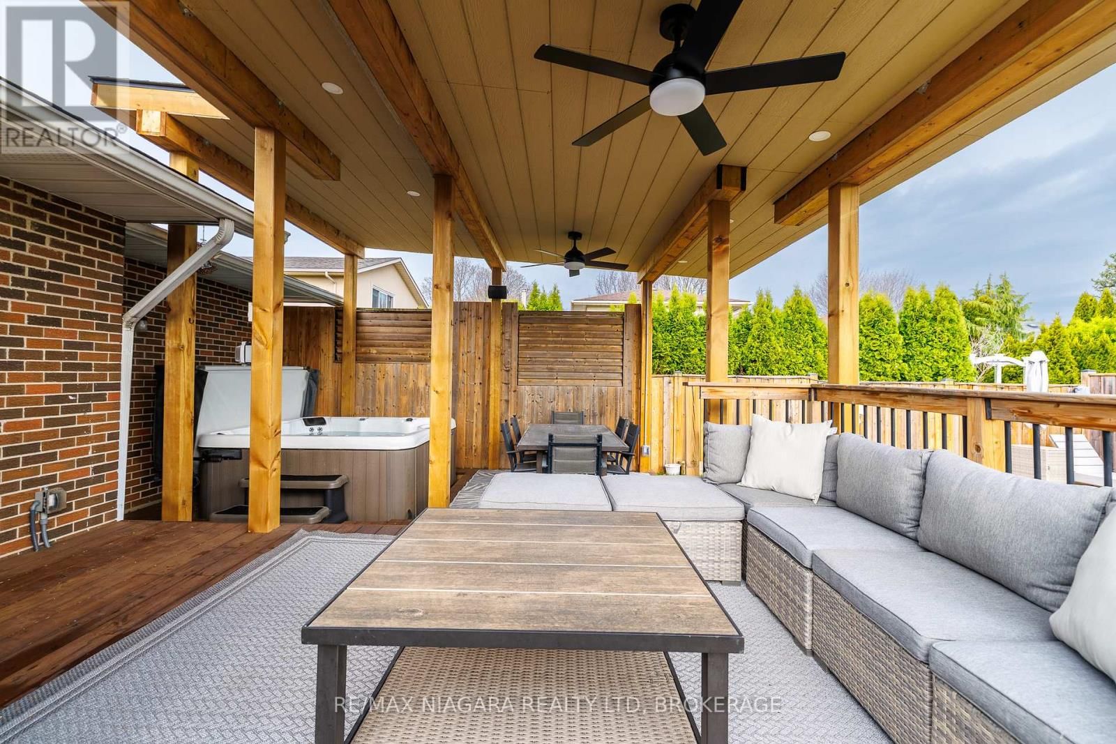 1 ROYAL HENLEY BOULEVARD Image 35