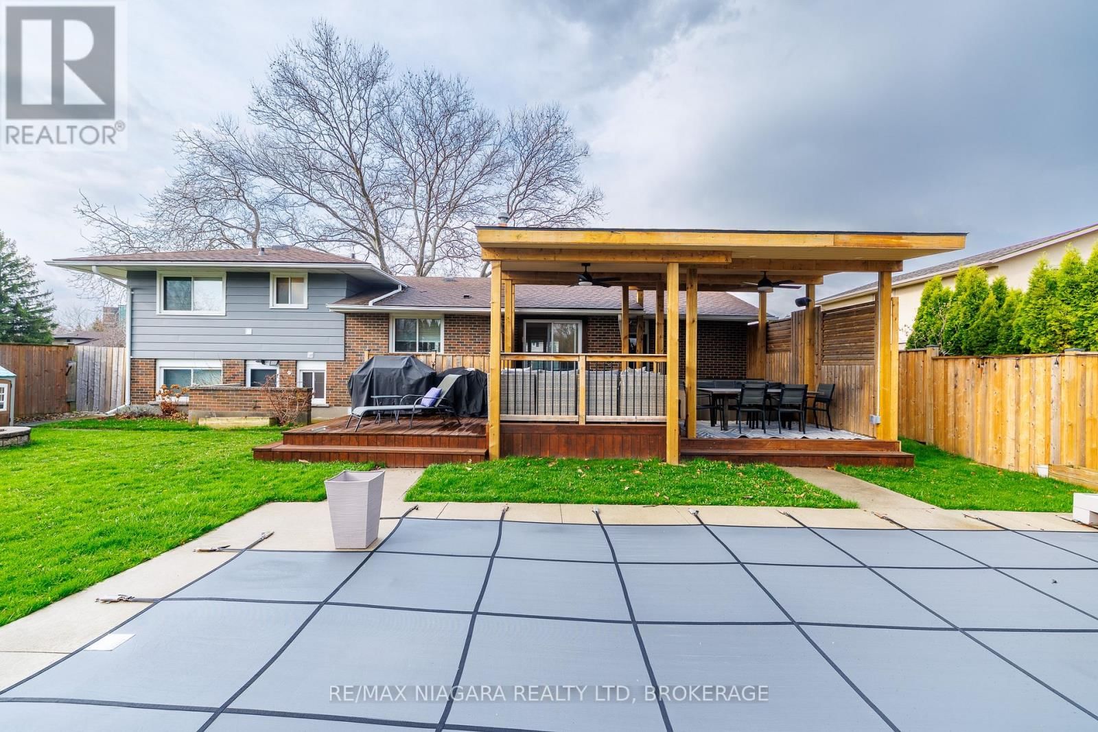 1 ROYAL HENLEY BOULEVARD Image 40