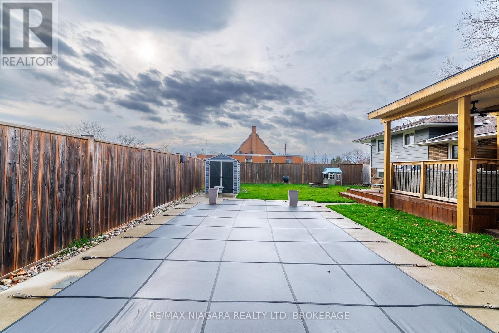 1 ROYAL HENLEY BOULEVARD Image 43