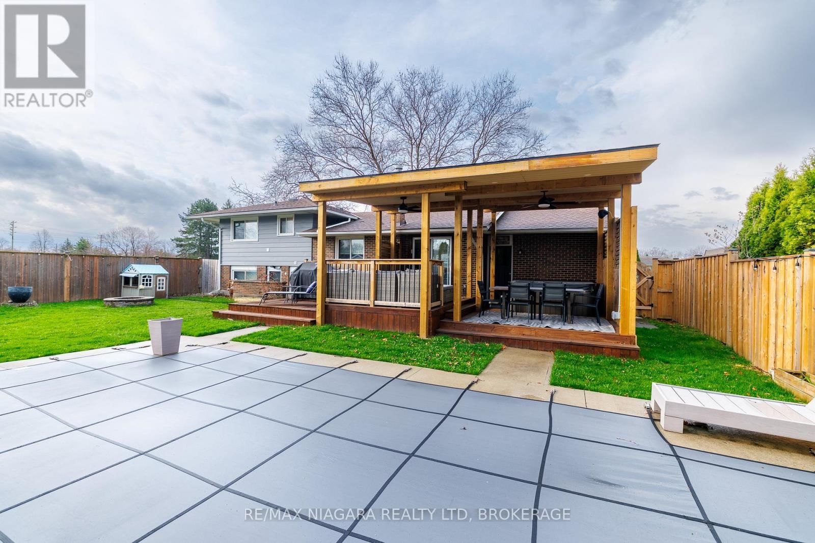 1 ROYAL HENLEY BOULEVARD Image 44