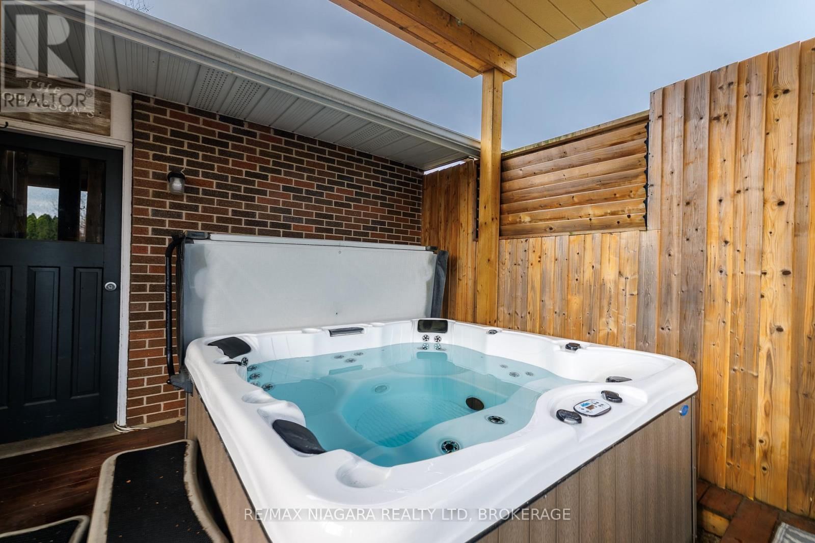 1 ROYAL HENLEY BOULEVARD Image 46