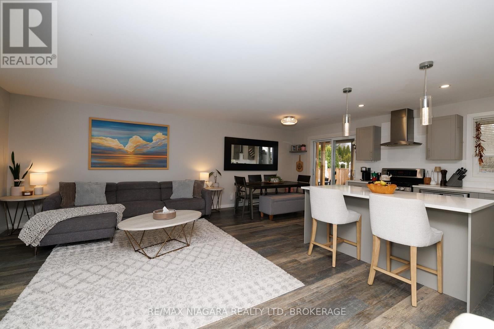 1 ROYAL HENLEY BOULEVARD Image 8