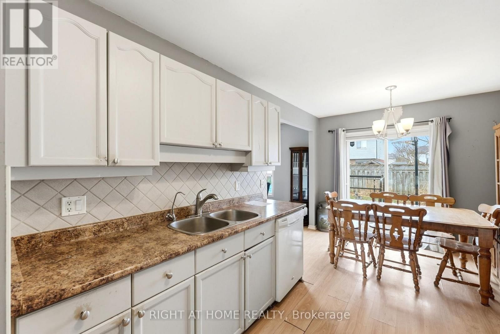 32 BOWCOTT CRESCENT Image 10