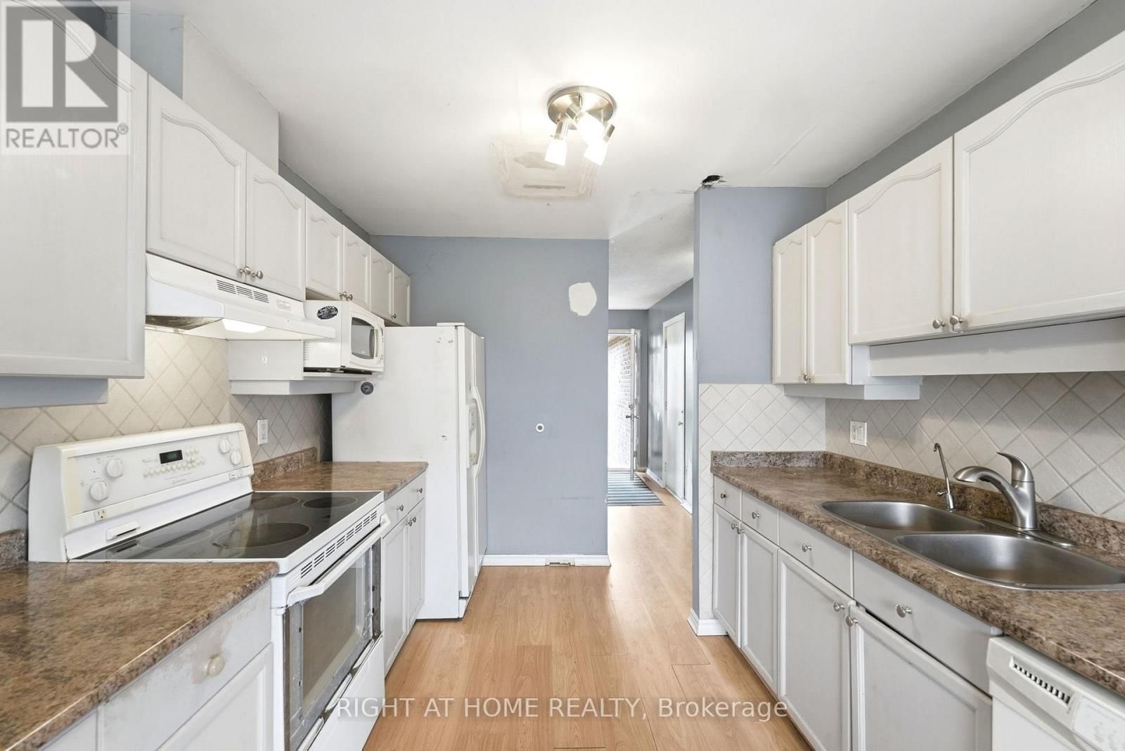 32 BOWCOTT CRESCENT Image 14