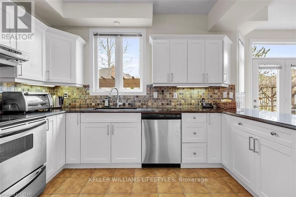 206 AMBLESIDE DRIVE Image 13