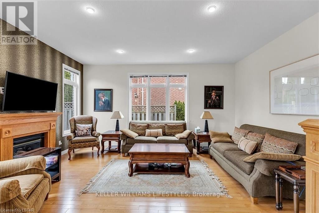 206 AMBLESIDE DRIVE Image 18