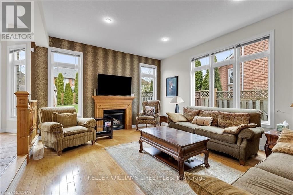 206 AMBLESIDE DRIVE Image 19