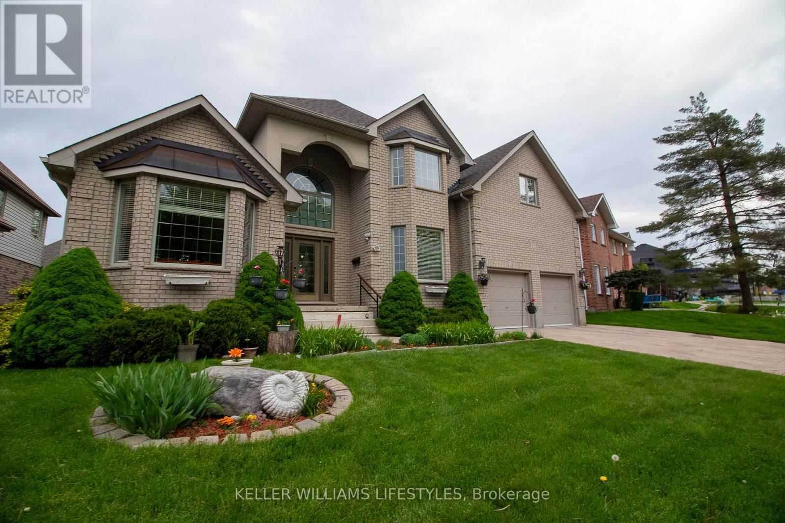 206 AMBLESIDE DRIVE Image 2