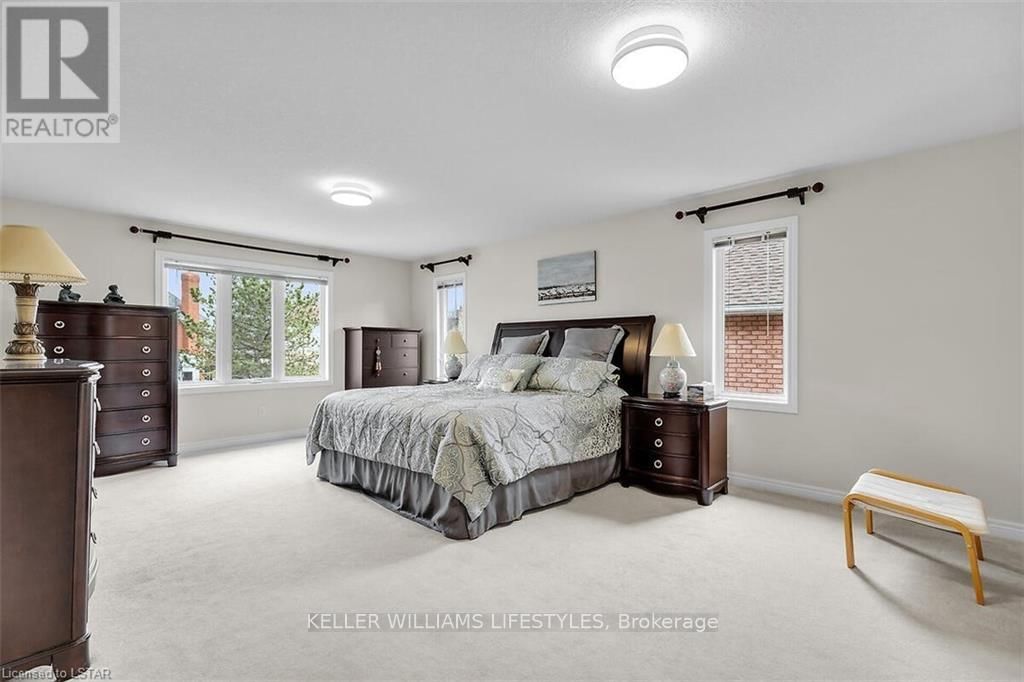 206 AMBLESIDE DRIVE Image 21