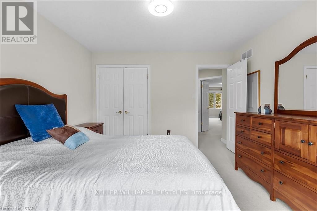 206 AMBLESIDE DRIVE Image 25