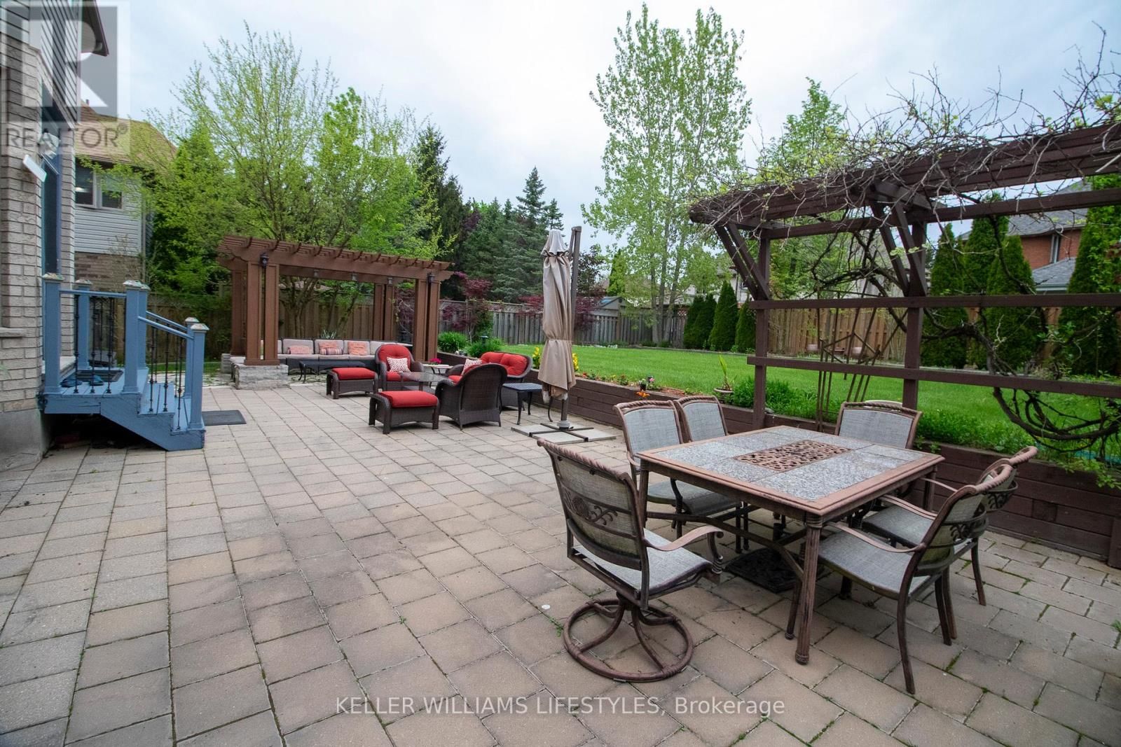 206 AMBLESIDE DRIVE Image 36