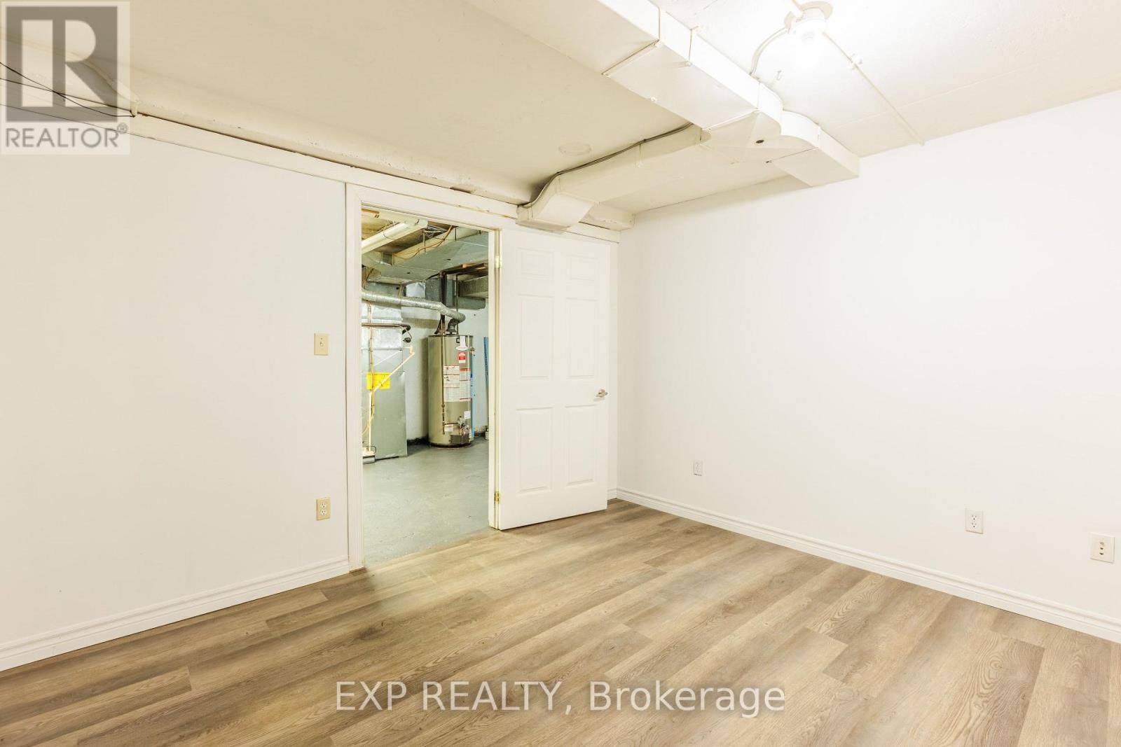 102 - 121 UNIVERSITY AVENUE EAST Image 24