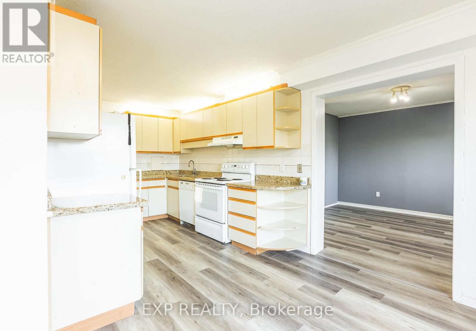 102 - 121 UNIVERSITY AVENUE EAST Image 7