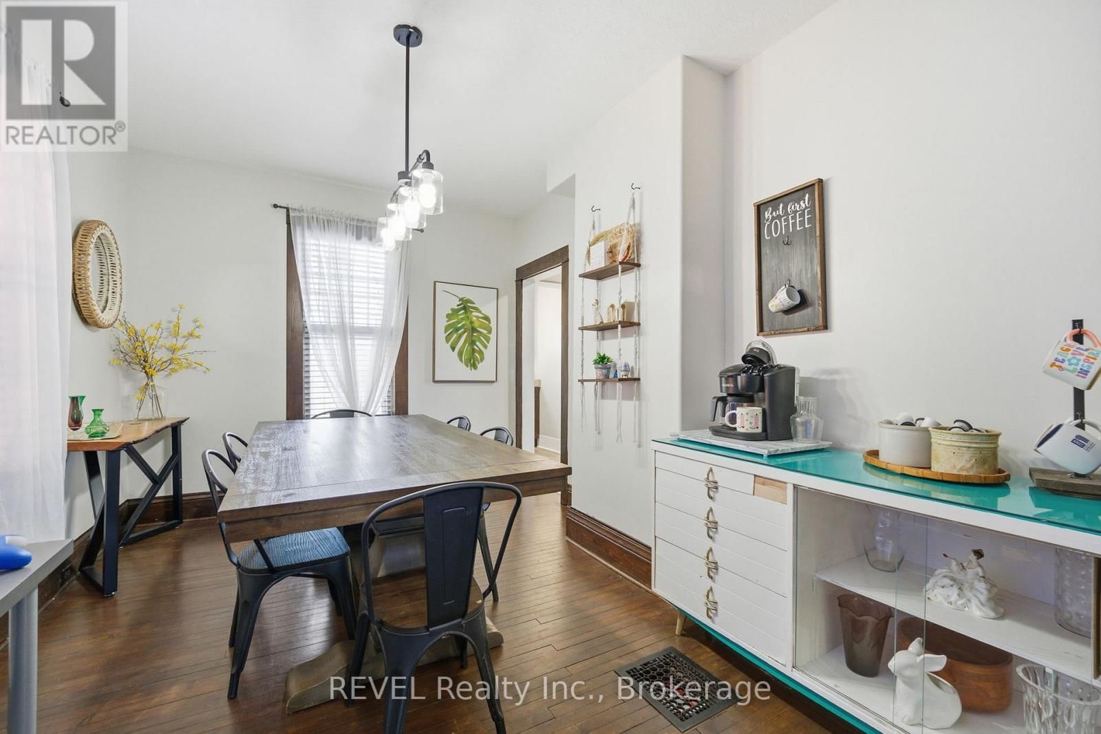 348 HELLEMS AVENUE Image 11