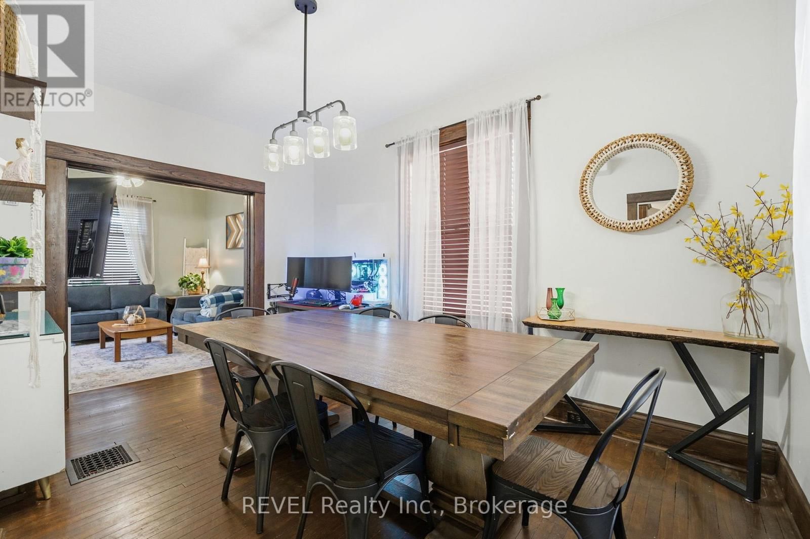 348 HELLEMS AVENUE Image 13