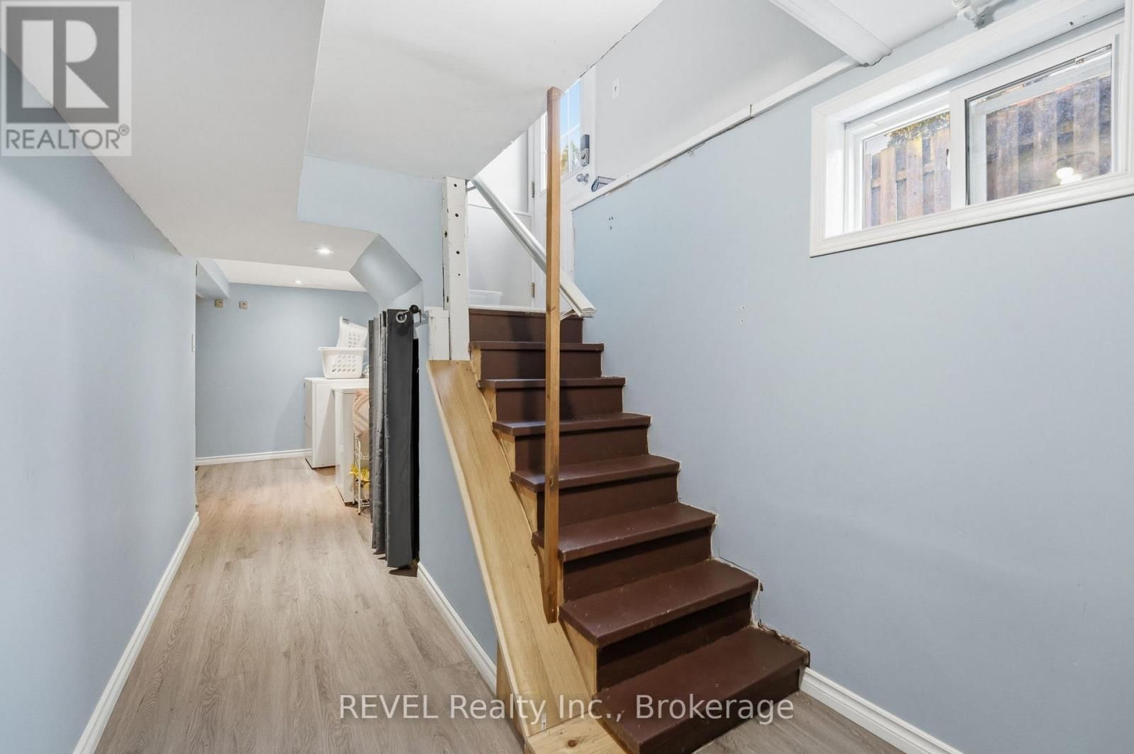 348 HELLEMS AVENUE Image 25