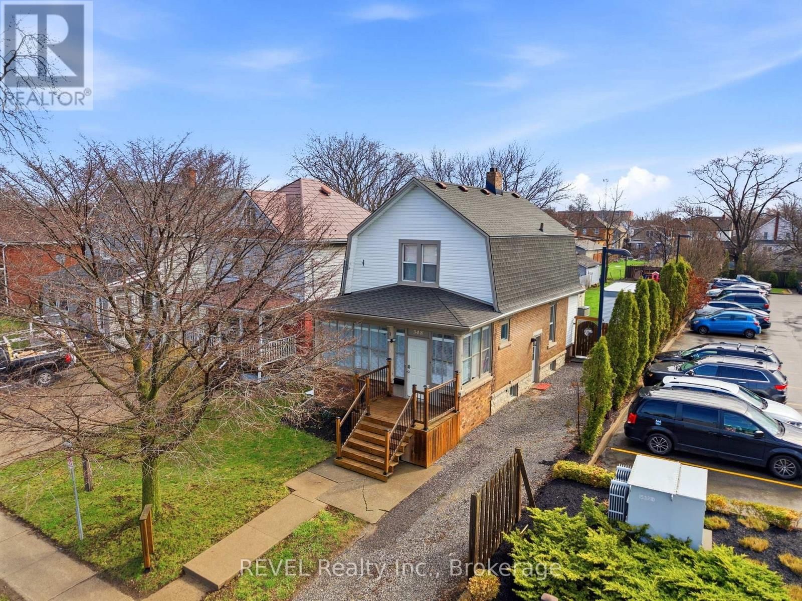 348 HELLEMS AVENUE Image 32