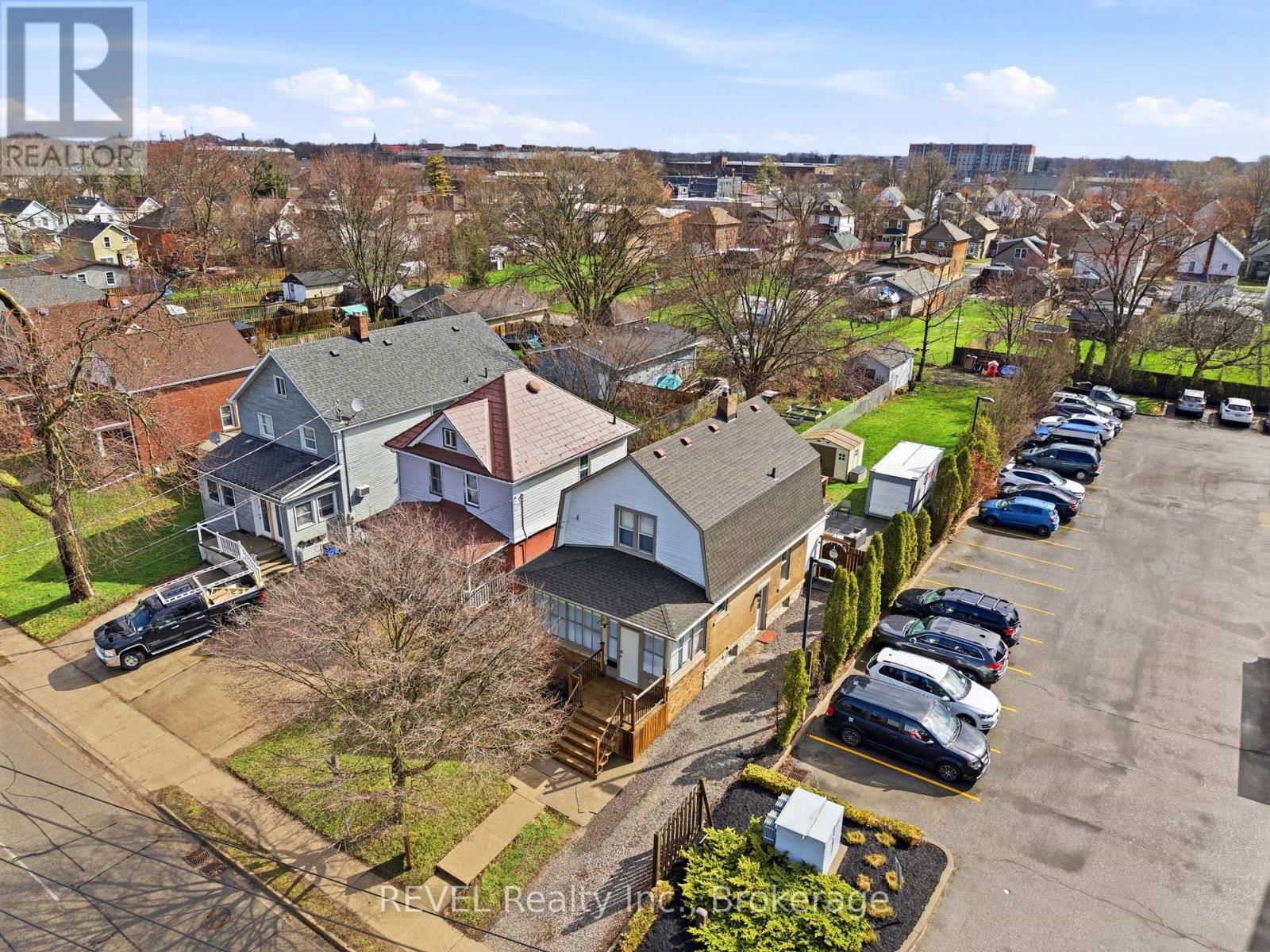 348 HELLEMS AVENUE Image 33