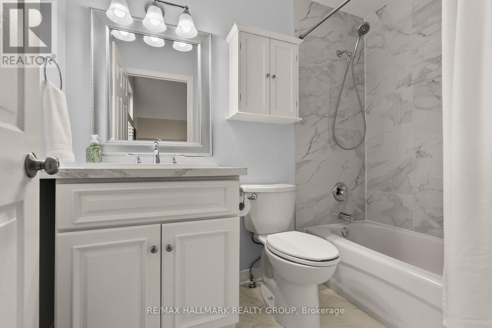 38 NORTH HARROW DRIVE Image 22