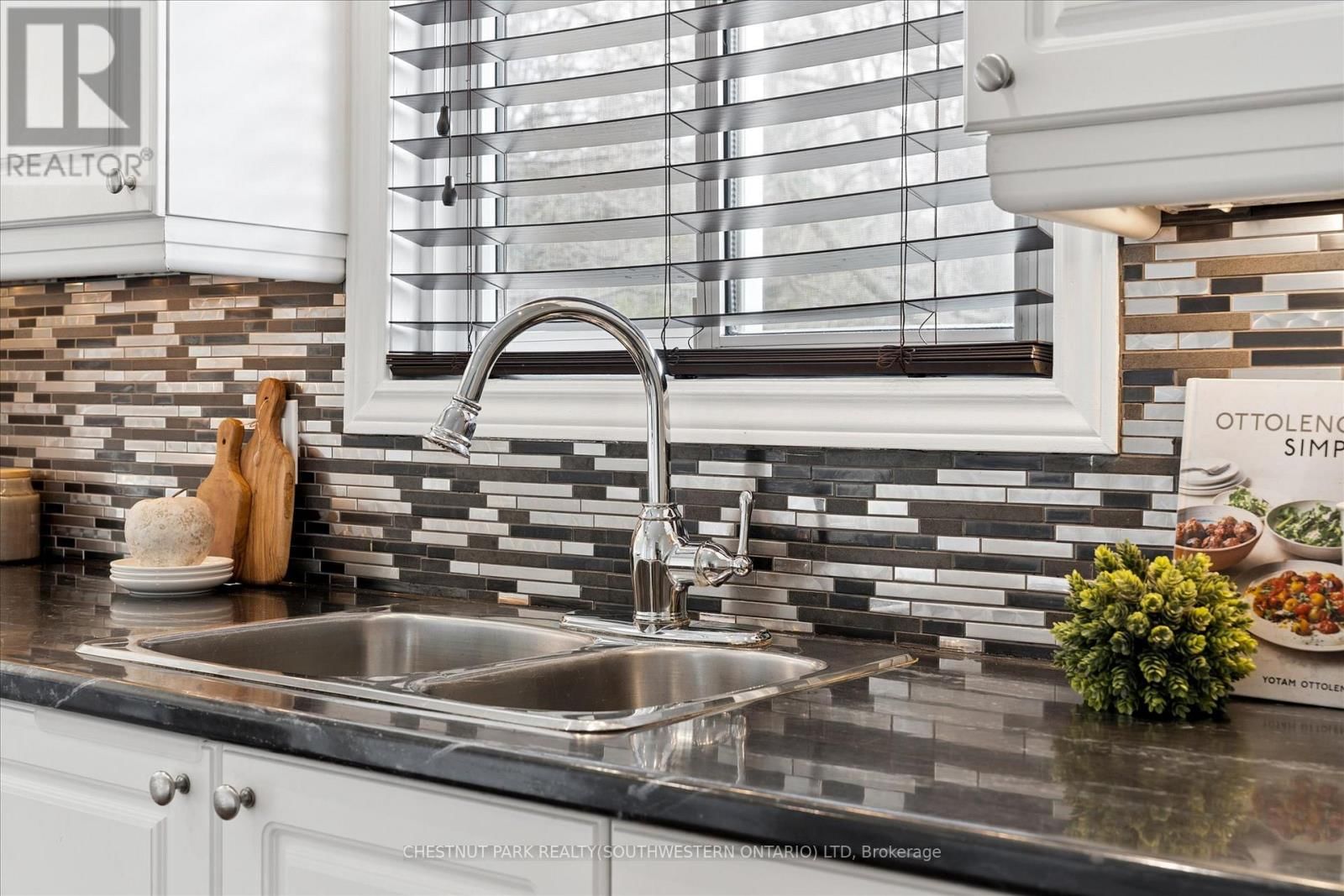 168 GREEN VALLEY DRIVE Image 11