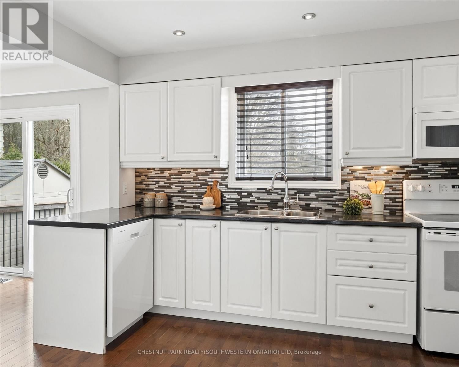 168 GREEN VALLEY DRIVE Image 13