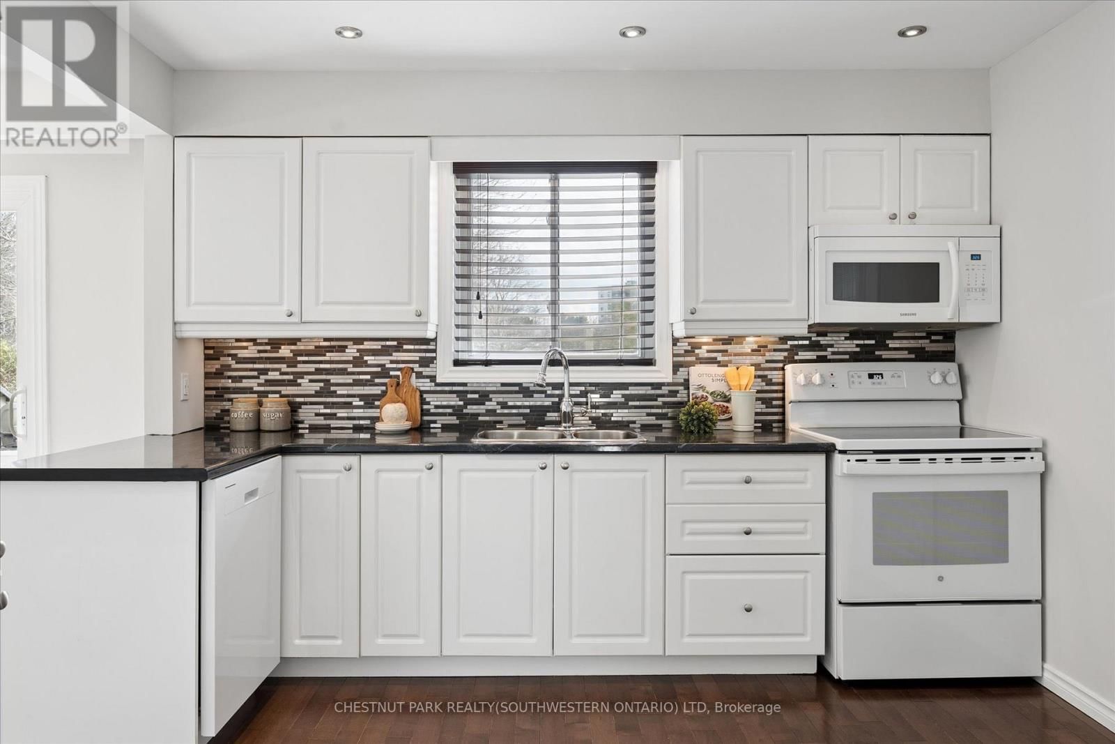 168 GREEN VALLEY DRIVE Image 14