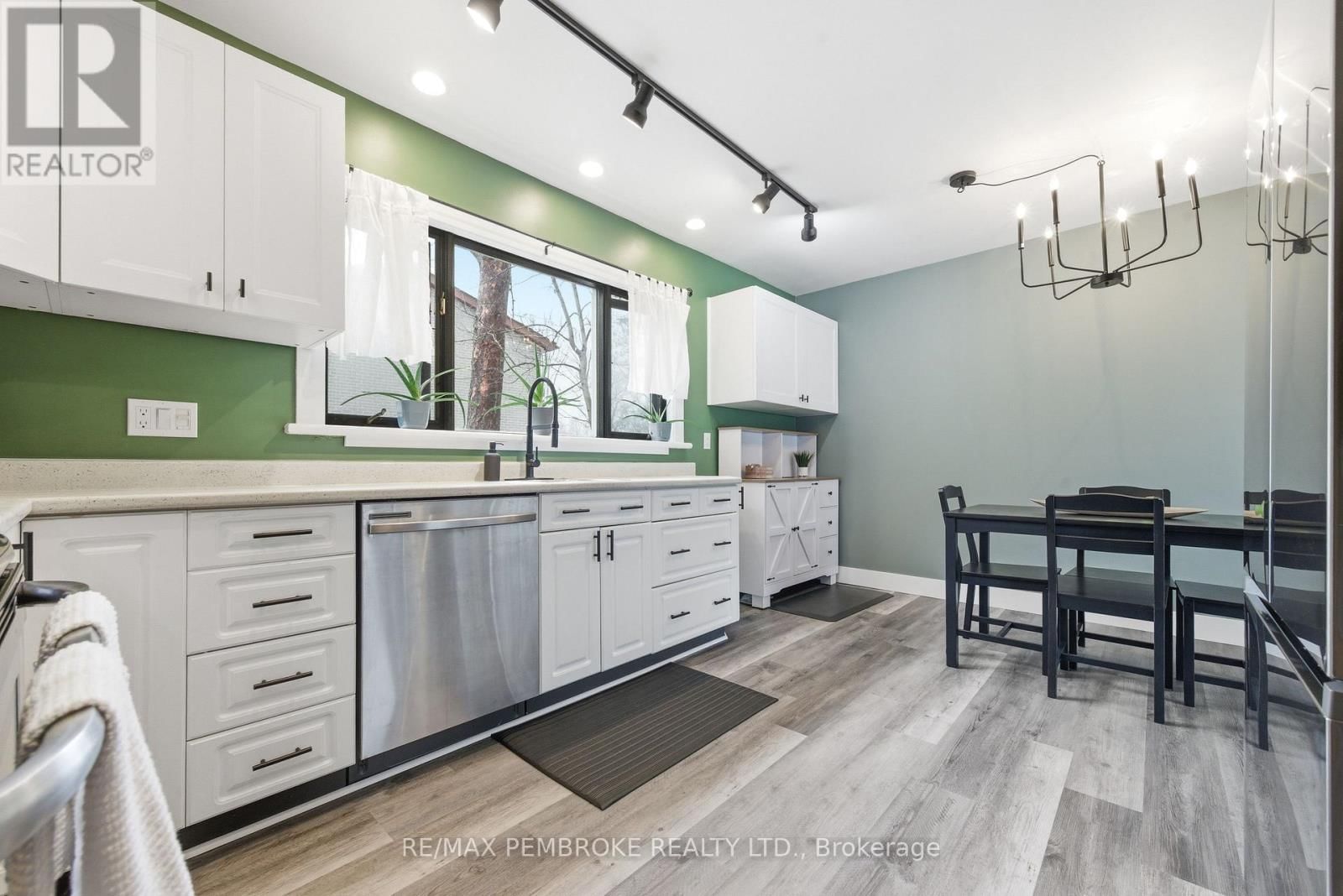 98 BIRCH STREET Image 26