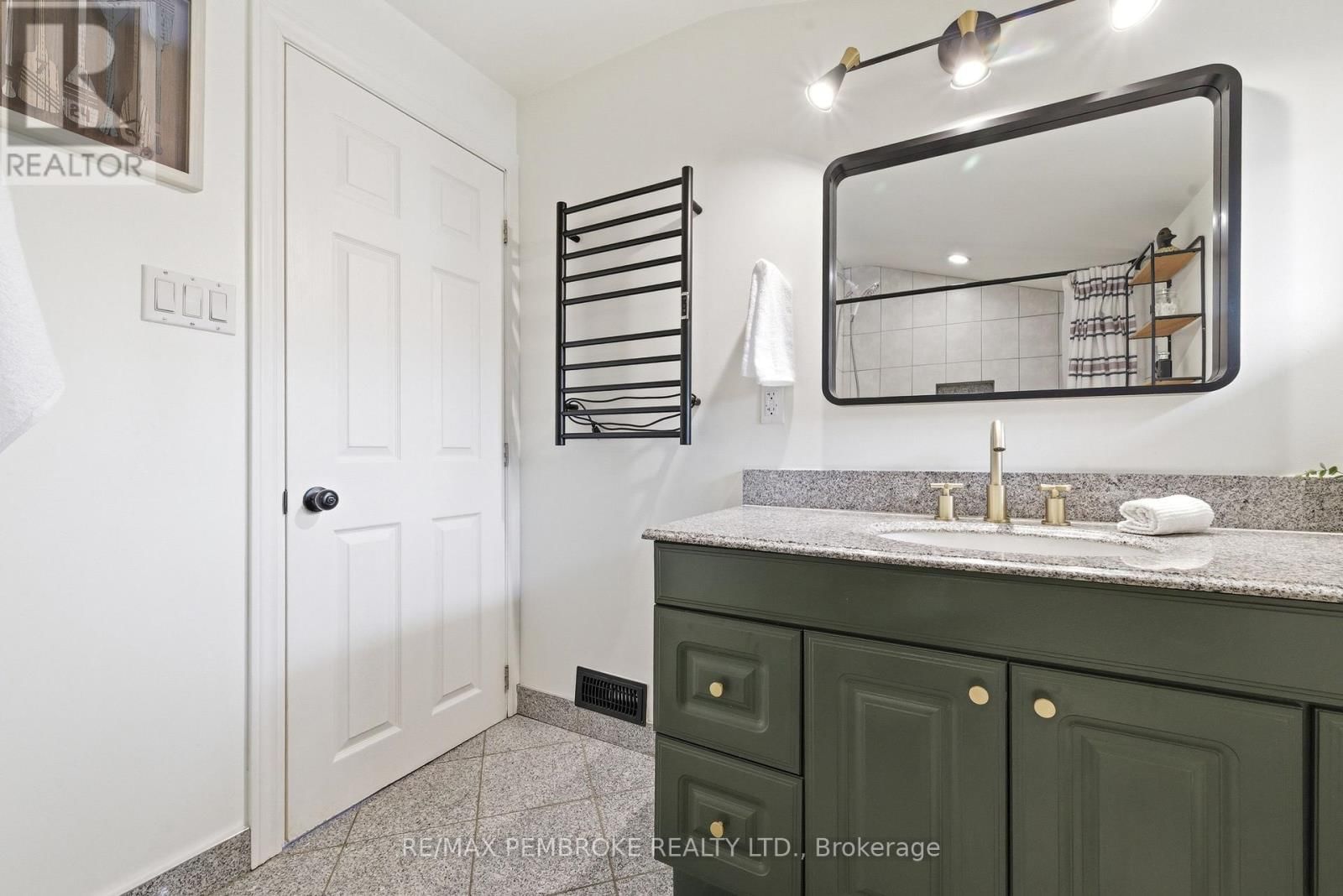 98 BIRCH STREET Image 33