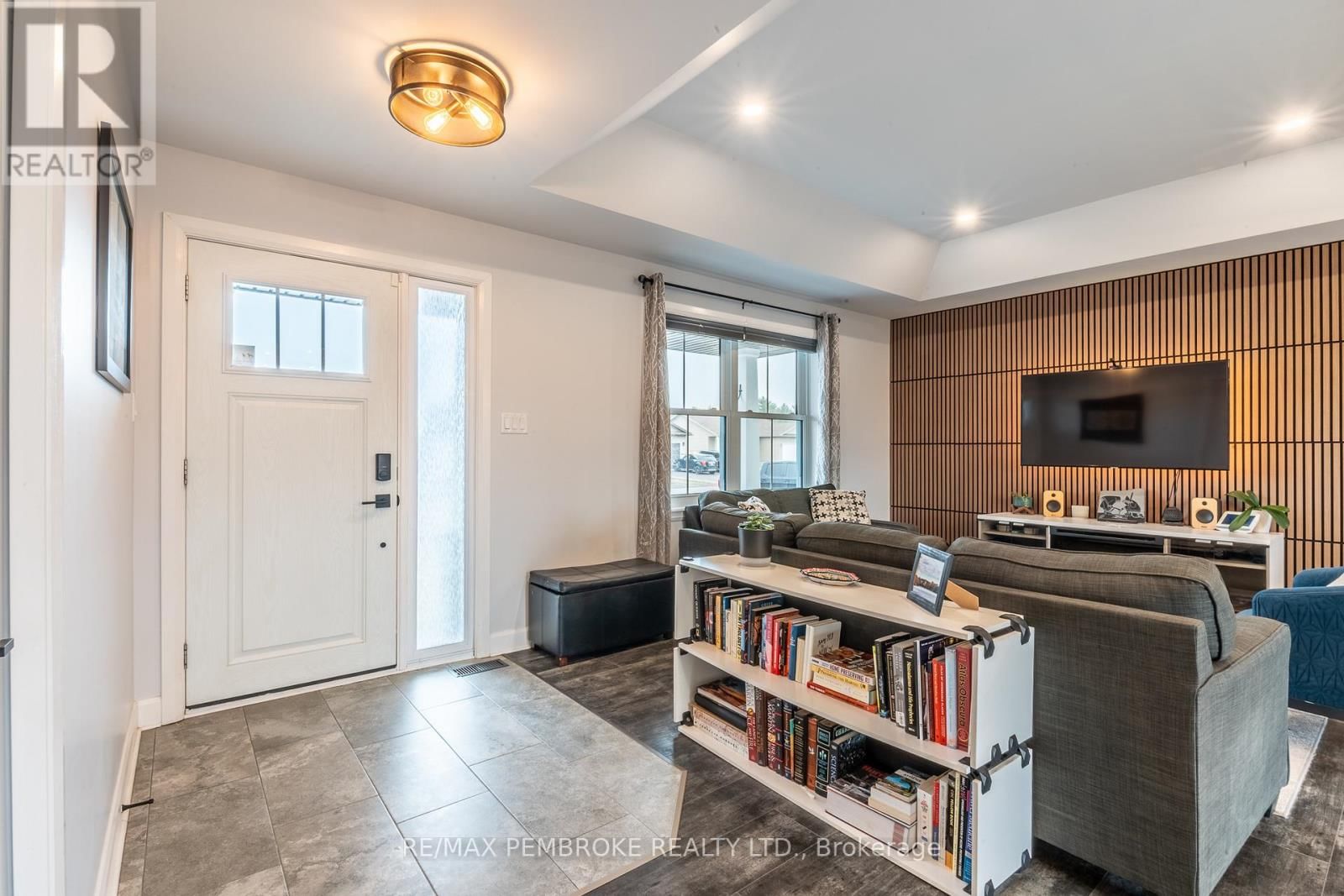 24 TERRANCE DRIVE Image 13