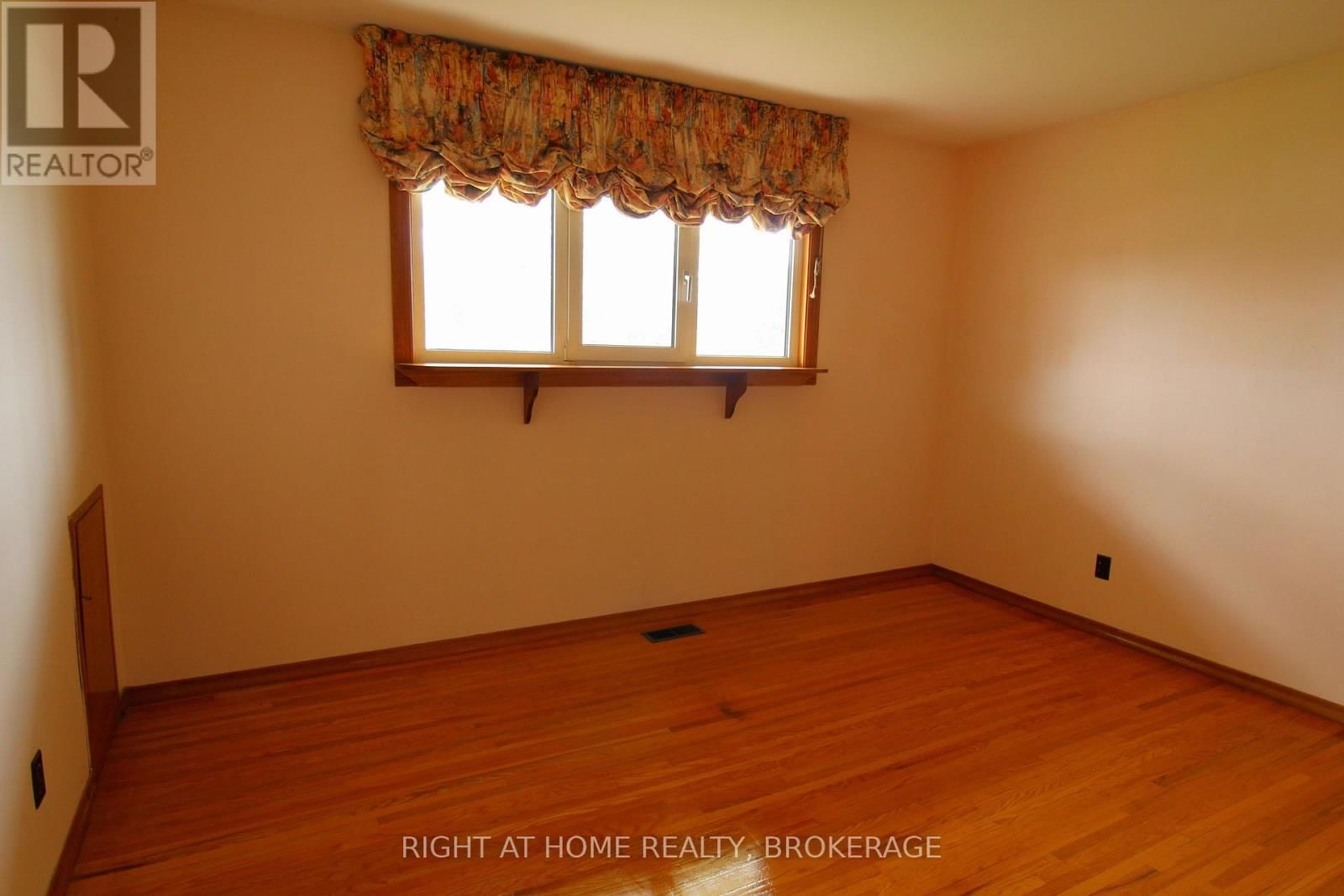 12 LORNE AVENUE Image 11