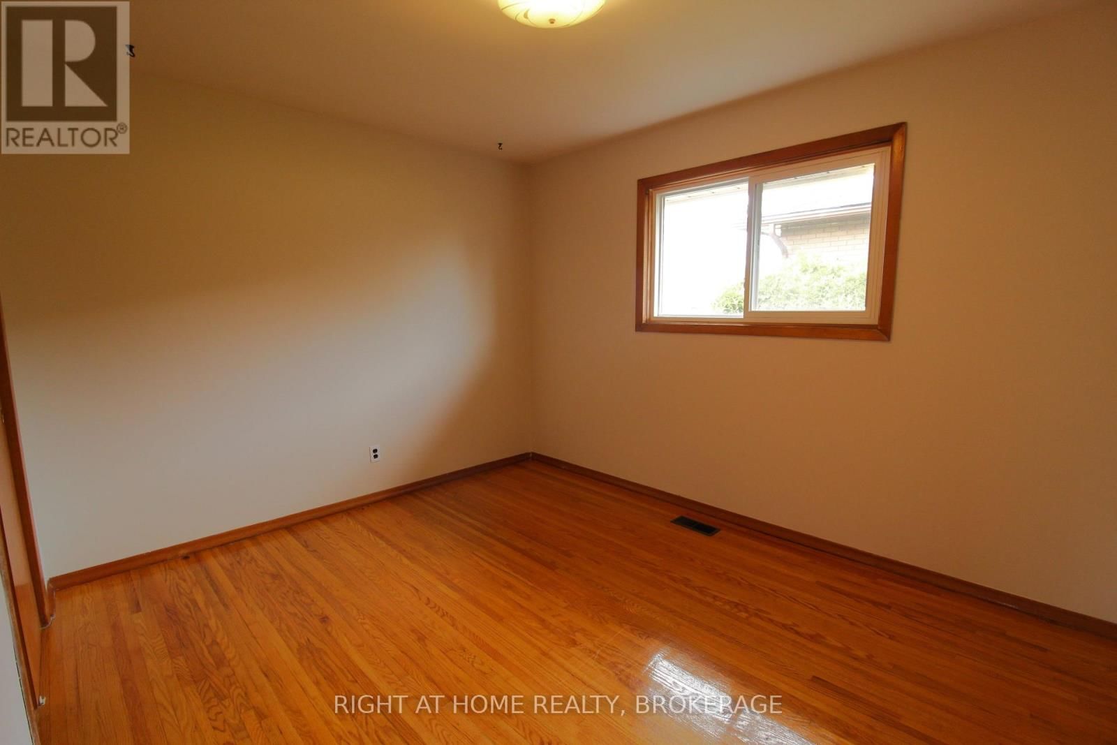 12 LORNE AVENUE Image 13