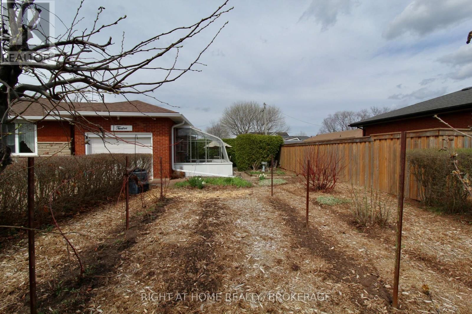 12 LORNE AVENUE Image 32