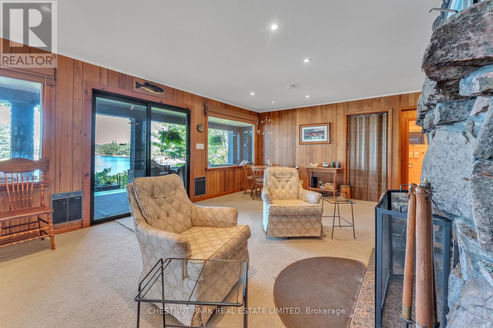 36 BOSTWICK ISLAND Image 10