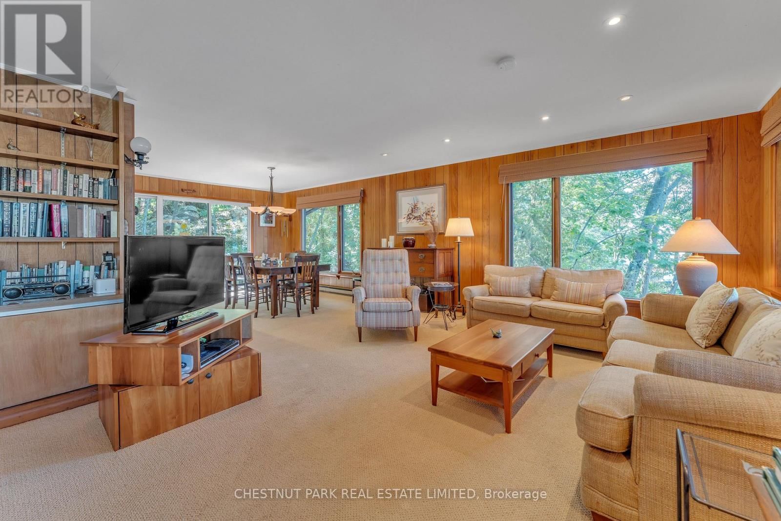 36 BOSTWICK ISLAND Image 11