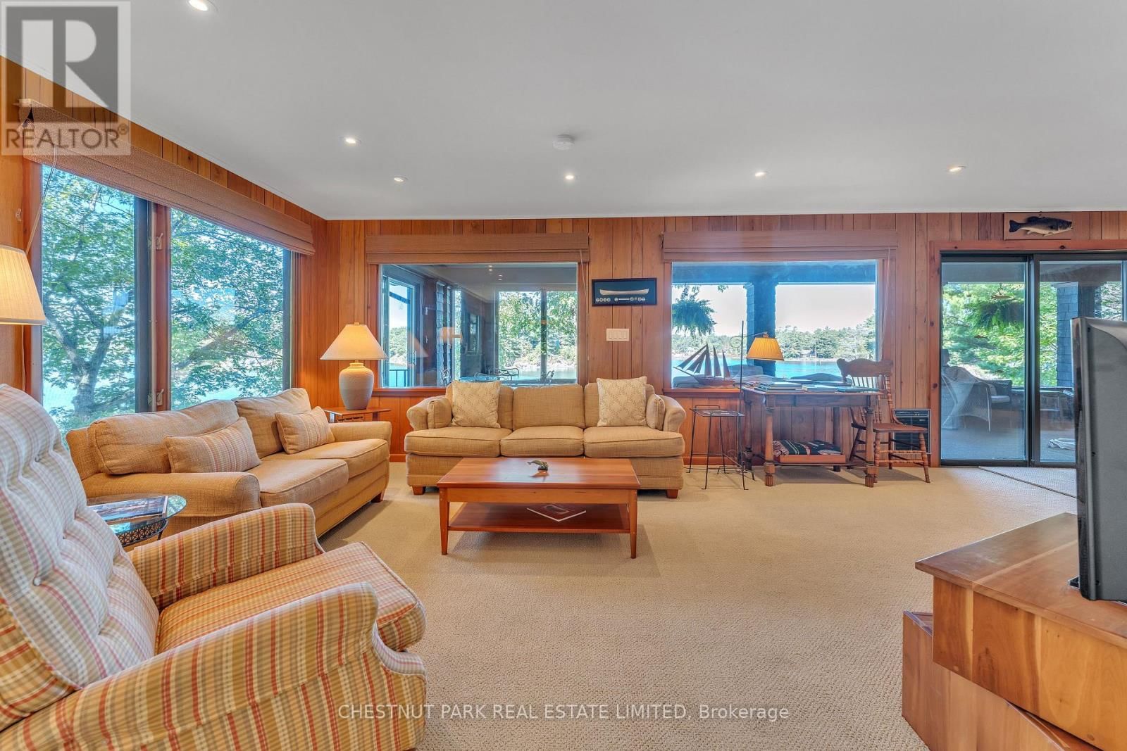 36 BOSTWICK ISLAND Image 13