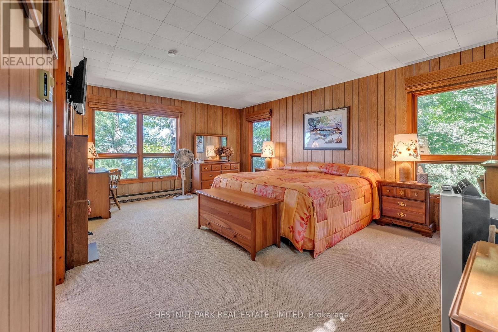 36 BOSTWICK ISLAND Image 18