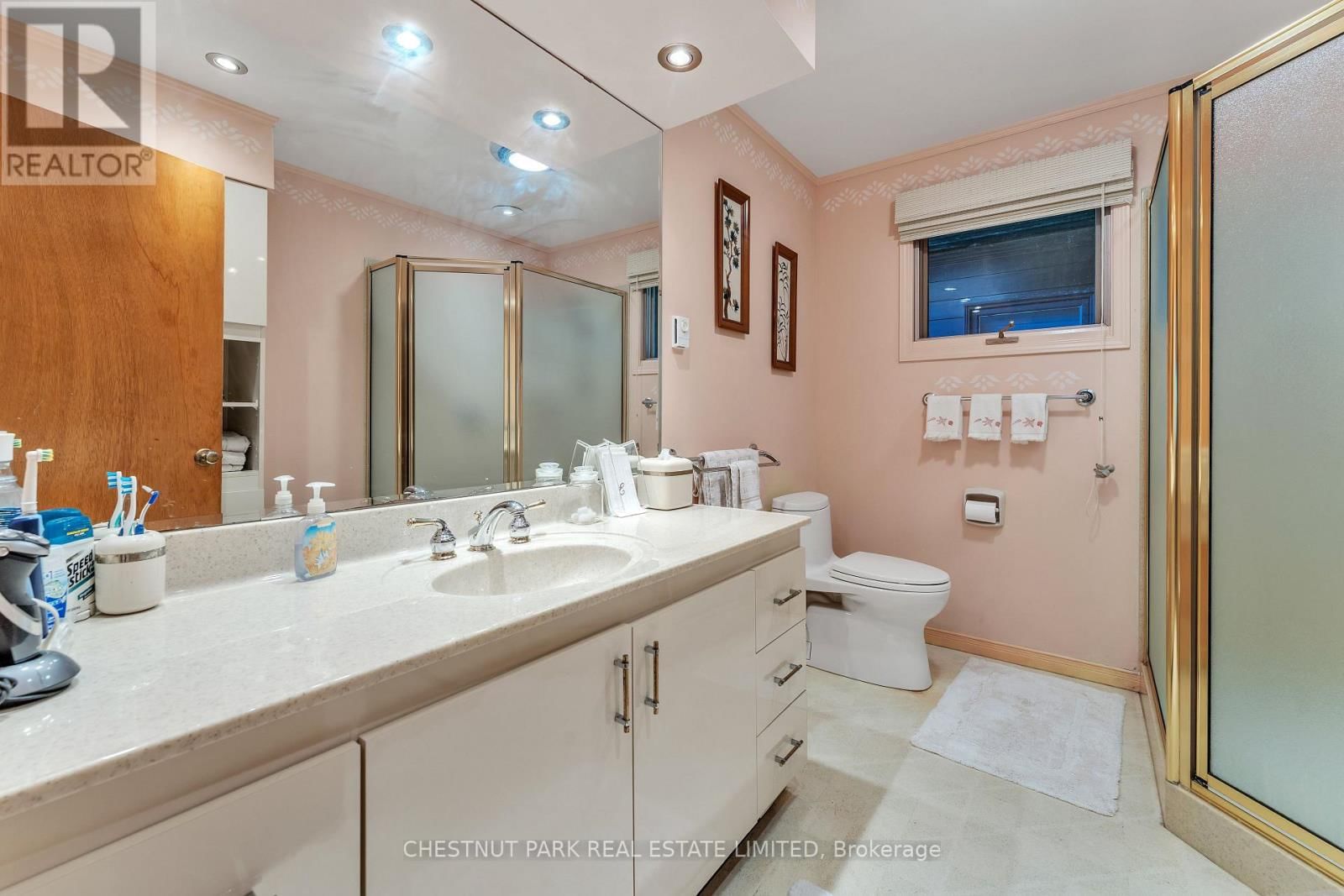 36 BOSTWICK ISLAND Image 22