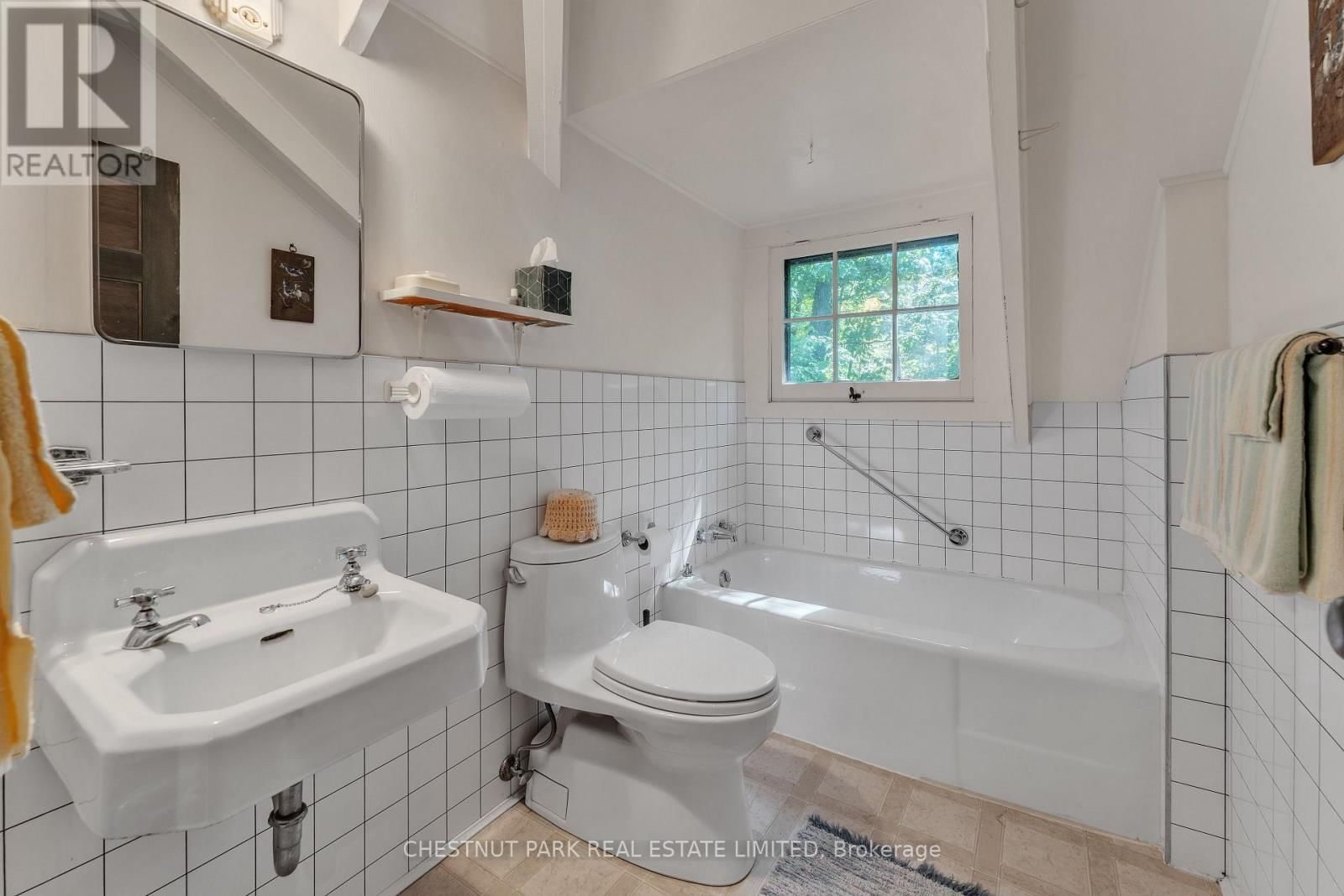 36 BOSTWICK ISLAND Image 28