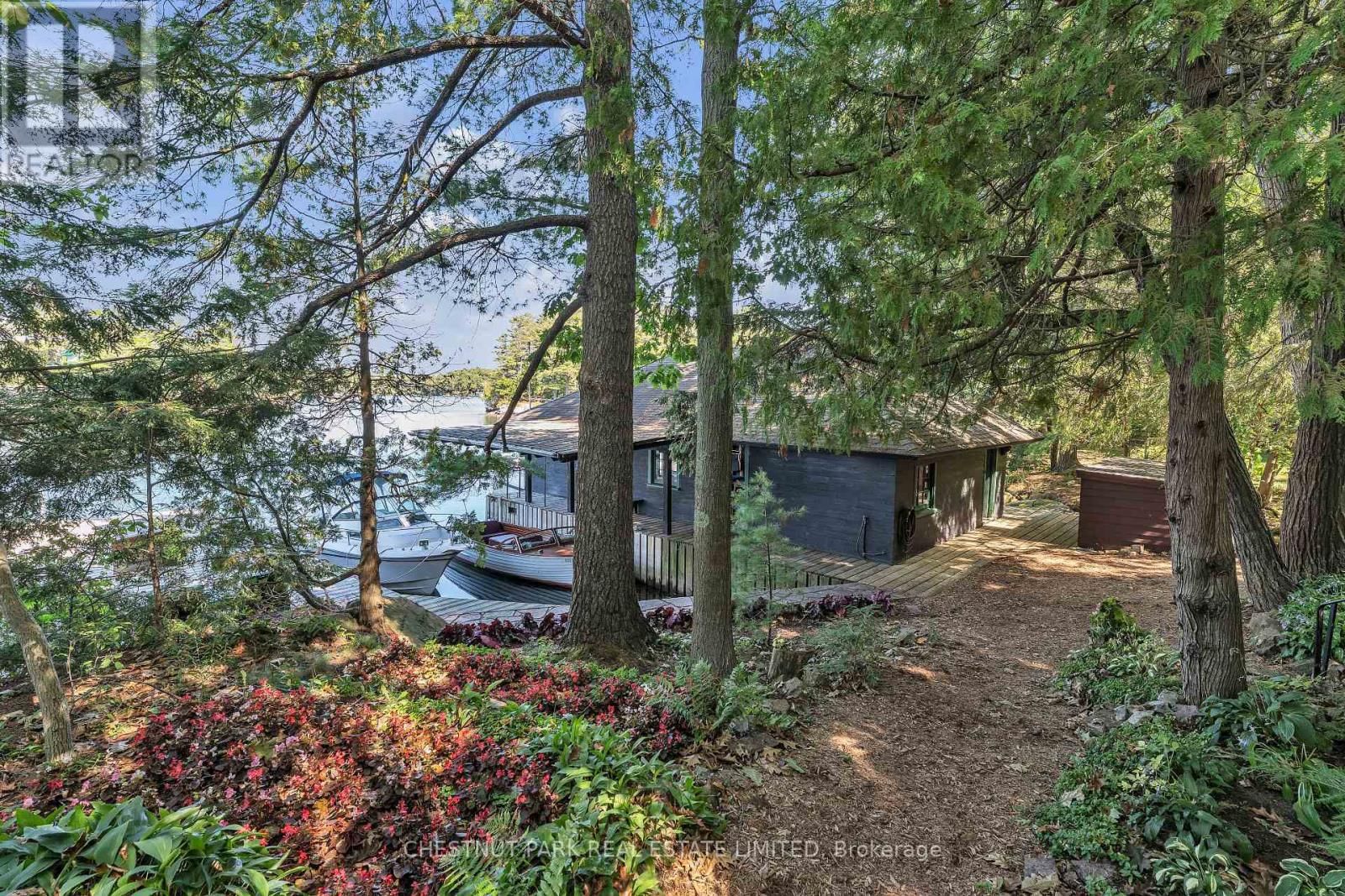 36 BOSTWICK ISLAND Image 3